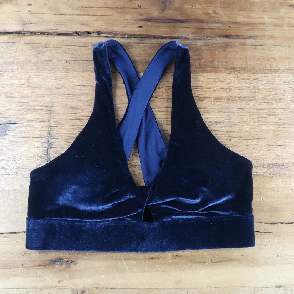FABLETICS OASIS TWIST FRONT BLUE DEEP NAVY VELOUR SPORTS BRA SIZE M💙SOO CUTE!!
